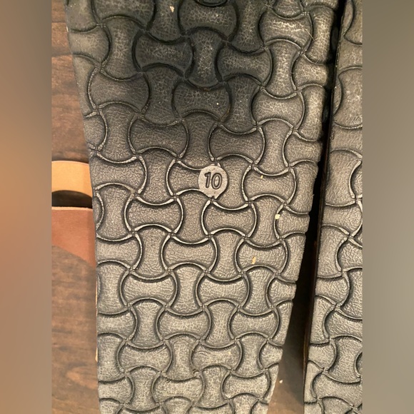 Women's Tan Buckle Sandals H2K size 10 - Picture 5 of 5